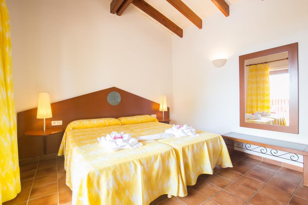 Club Pueblo Menorquin Apartment Ситадела Екстериор снимка